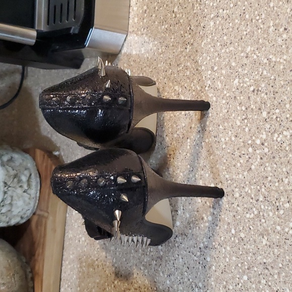 high heels - Picture 3 of 7